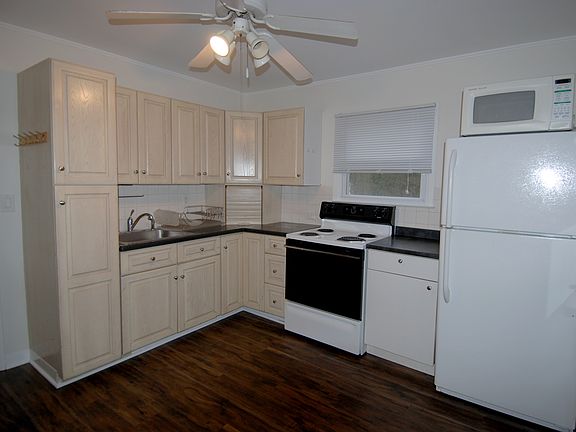 5th image of 400 Beach Ave