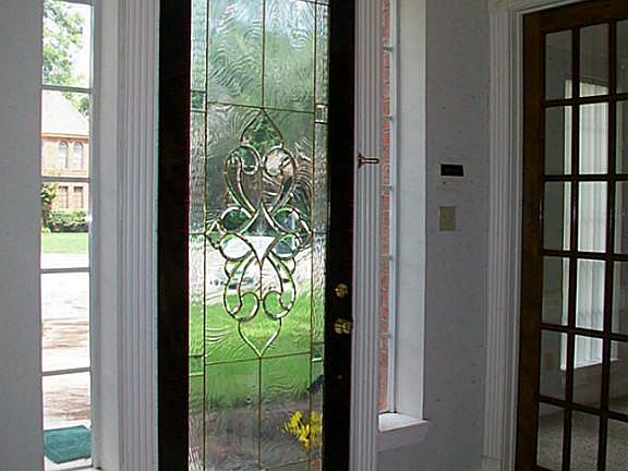 2/STORY TILE FOYER, VERY OPEN AND BRIGHT