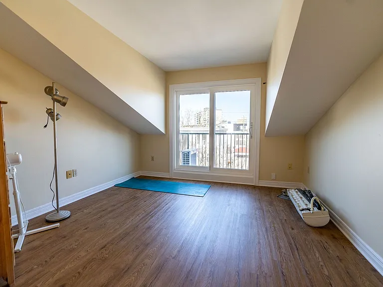110 Stirling Ave #6 — Photo 10