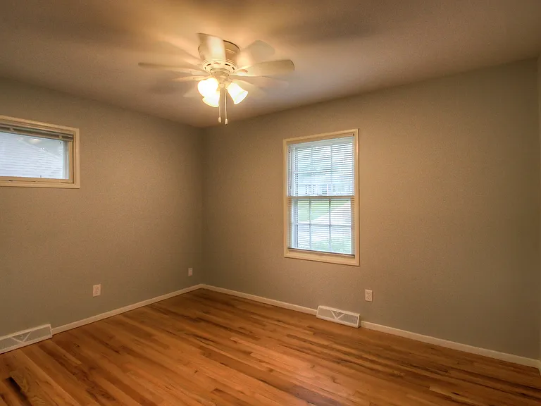 7747 Howe Dr — Photo 18