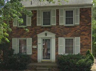 1349 Roslyn Rd, Grosse Pointe Woods, MI 48236