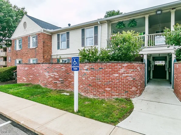 2103 Glouchester Dr, Cleveland, OH 44124