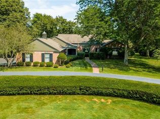 10 Stoney Clover Ln, Pittsford, NY 14534