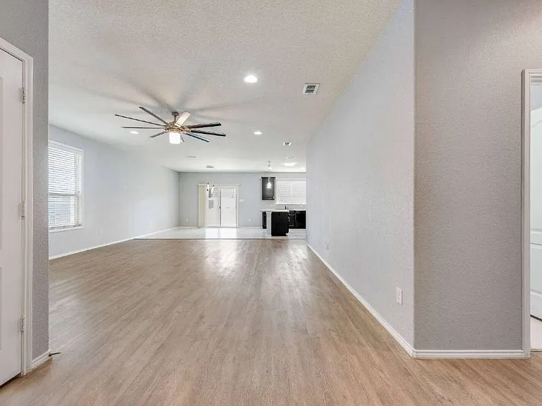 9004 Blackstone Dr — Photo 4