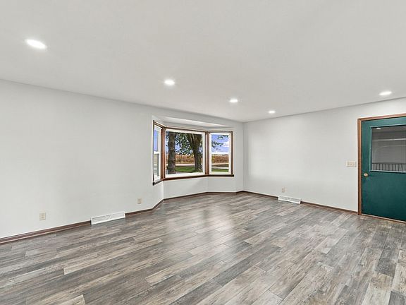 4th image of 22962 401st Ave