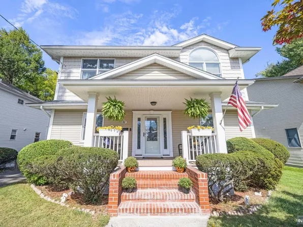 61 Monroe Ave, Cresskill, NJ 07626