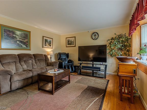 5th image of 3216 King Richard Dr