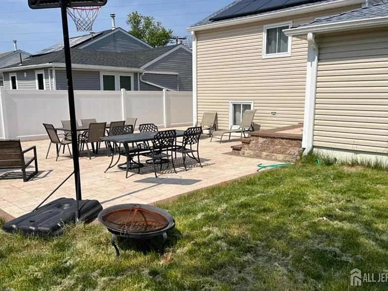 42 Albert Dr — Photo 18