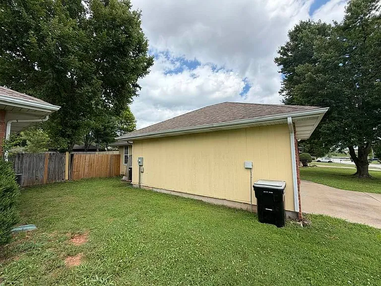 2263 W Deerfield St — Photo 3