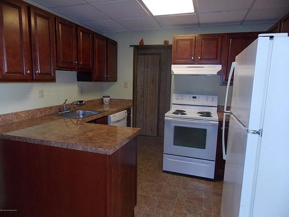 5th image of 8 Tilton Ave