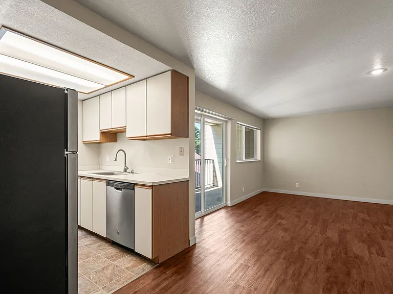 Newland Apartments — Photo 9