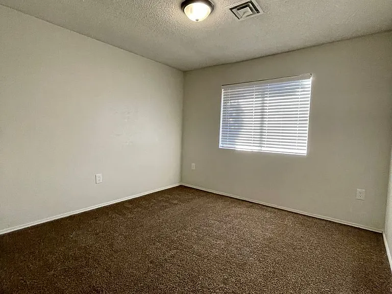1482 W Elgin St — Photo 11