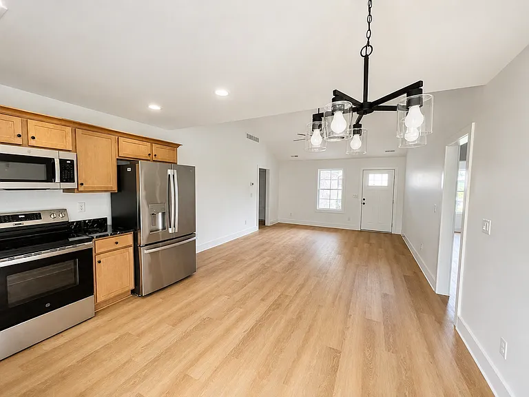 2417 Eagle Pass — Photo 4