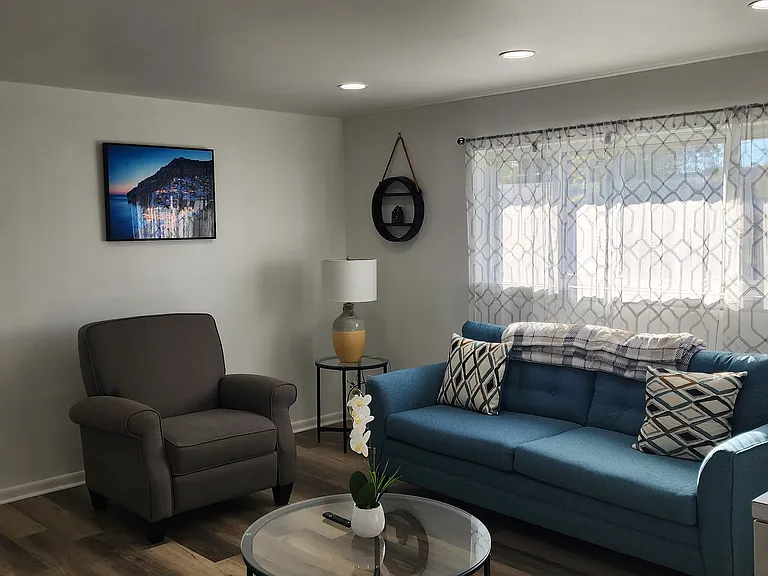 38 Hill Ave #6 — Photo 5