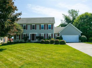 8 Finnian Gln, Fairport, NY 14450