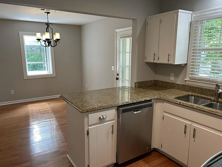 Kitchen/Dining Area