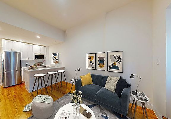 2nd image of 218 W 72nd St APT 5RE