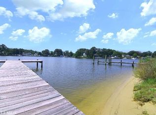 7989 E Riverside Dr, Pasadena, MD 21122