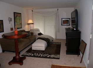 934 Quail Terrace Ct APT A, Ballwin, MO 63021