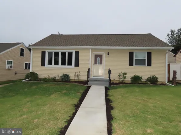 32 Louise Rd, New Castle, DE 19720