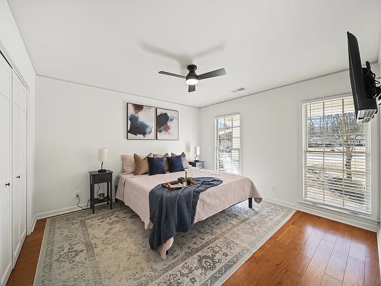 King Bed:

Relax in the spacious second bedroom, featuring a plush king-size bed, Smart Roku TV, nightstands with lamps, a convenient luggage rack, and ample closet space_perfect for restful nights and organized living.