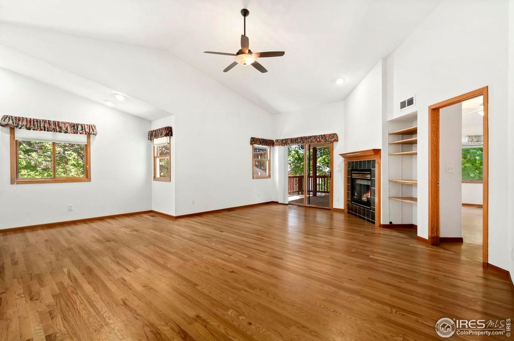 2037 Adriel Dr