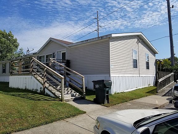 2nd image of 975 S 74th Ter