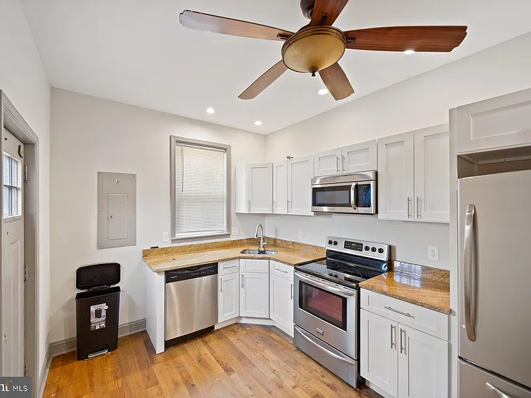 2209 Mullikin St — Photo 12