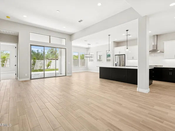1972 W ROWEL Road, Phoenix, AZ 85085