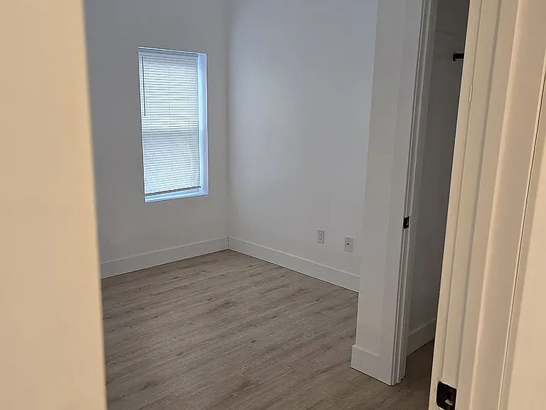 31 Van Zandt St #2 — Photo 13