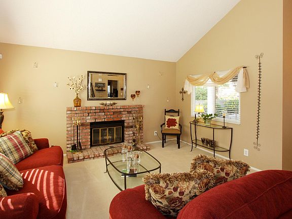 2nd image of 2259 Wisteria Ave