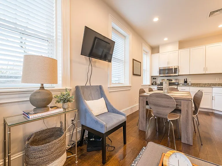 2044 Beacon St #5 — Photo 4