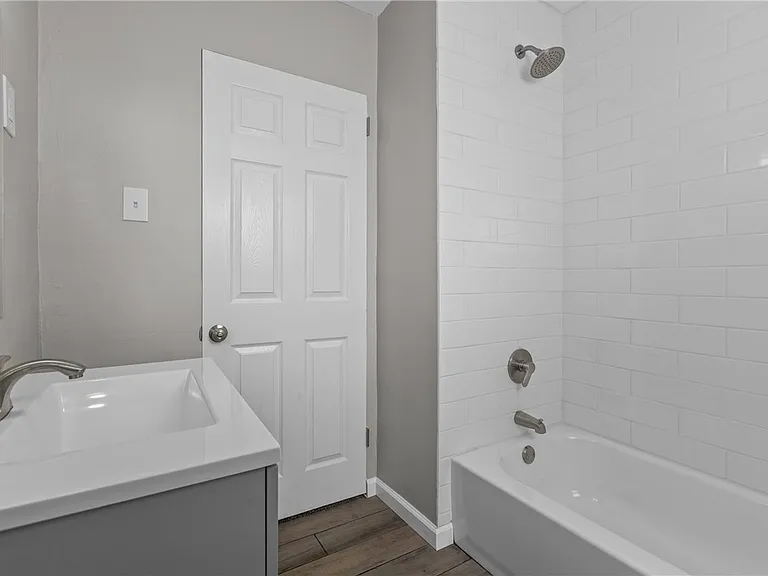 3065 Latonia Ave — Photo 19