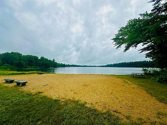 4th image of 6 Lakeside Ter
