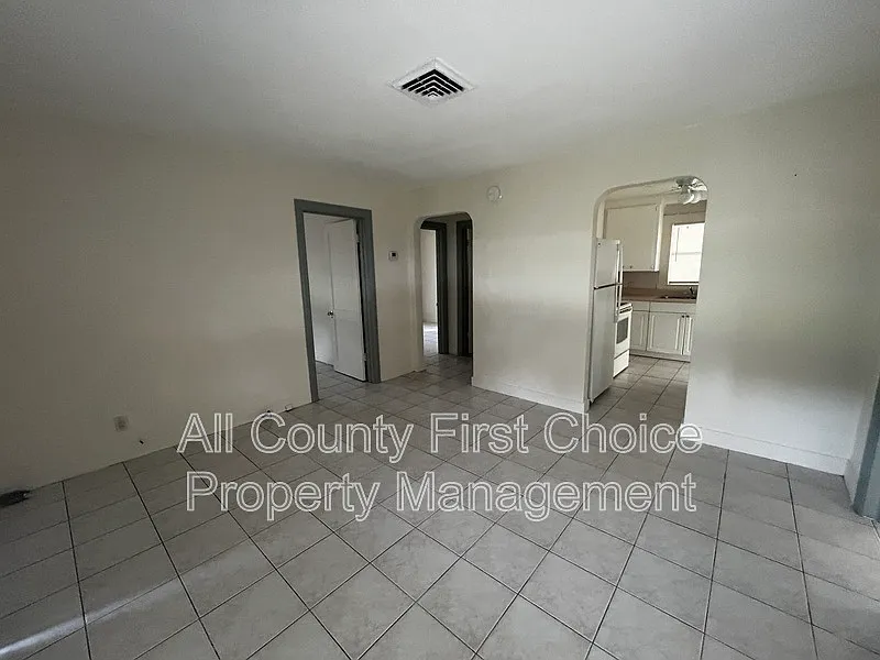 2 bed, 1.0 bath, 628 sqft, $1,600 — Photo 2