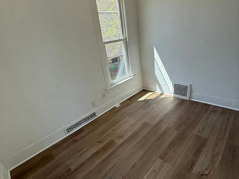 1620 Rebecca St — Photo 11