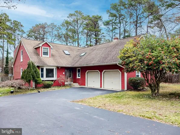 801 E Simsbury Ct, Absecon, NJ 08205