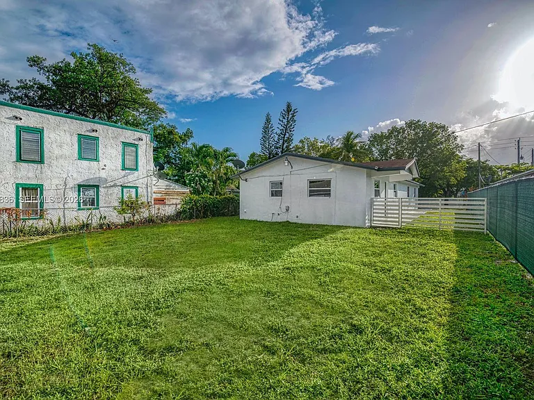 5037 NW 5th Ave — Photo 15