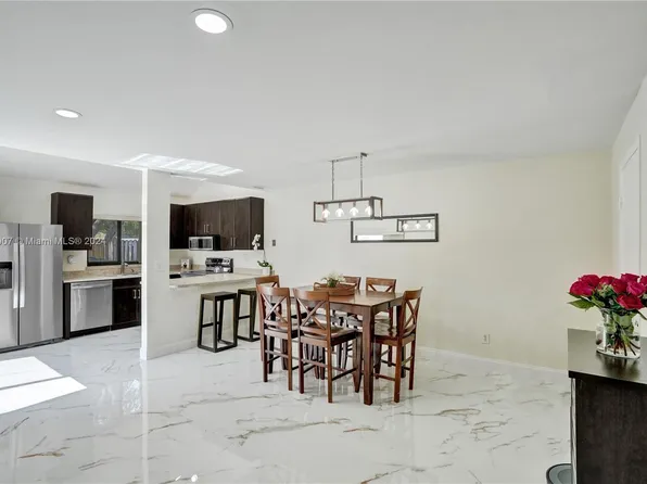 622 Commodore Dr, Plantation, FL 33325