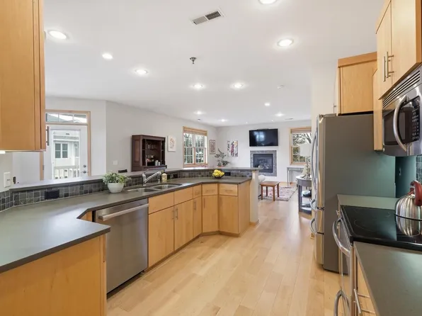 1101 Hamilton Street #204, Stoughton, WI 53589