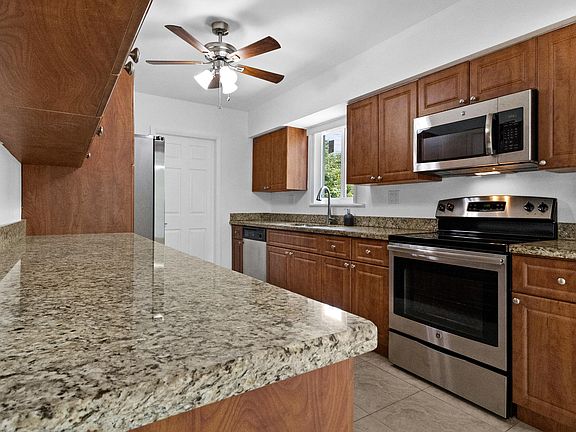 3rd image of 3140 SW 21st Street