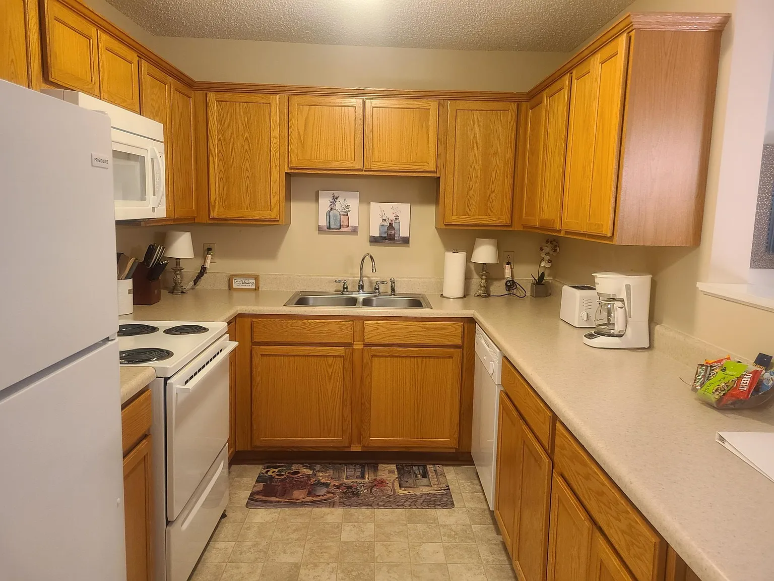 2 bed, 908 sqft, $1,050 — Photo 3