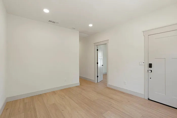 3634 6th Ave — Photo 10
