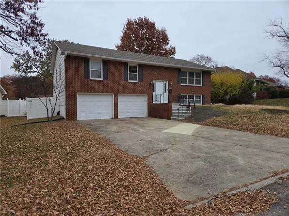 313 Goodrich Dr, Warrensburg, MO 64093