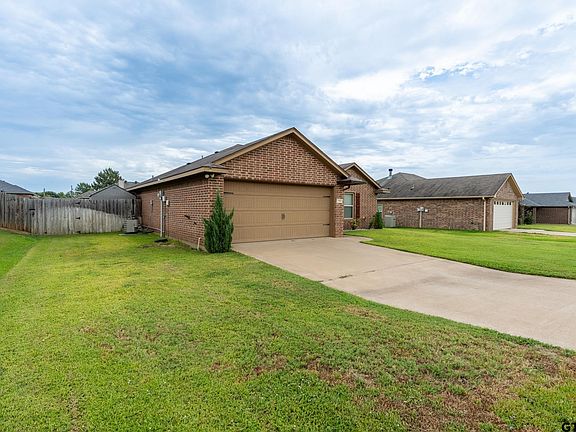 3rd image of 948 Redbud Ln