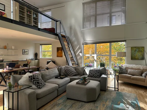 1009 NW Hoyt St APT 208, Portland, OR 97209