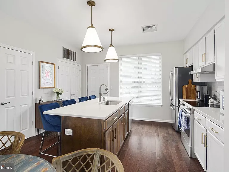 1236 Fitzwater St — Photo 4