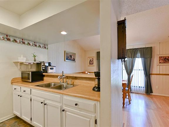 4th image of 3902 Stateflower Ct