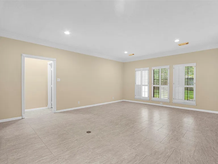 611 N Hickory St — Photo 8