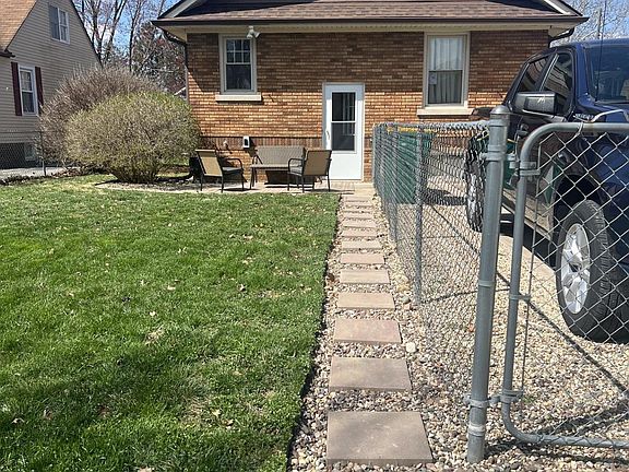 3rd image of 1037 Brown Ave